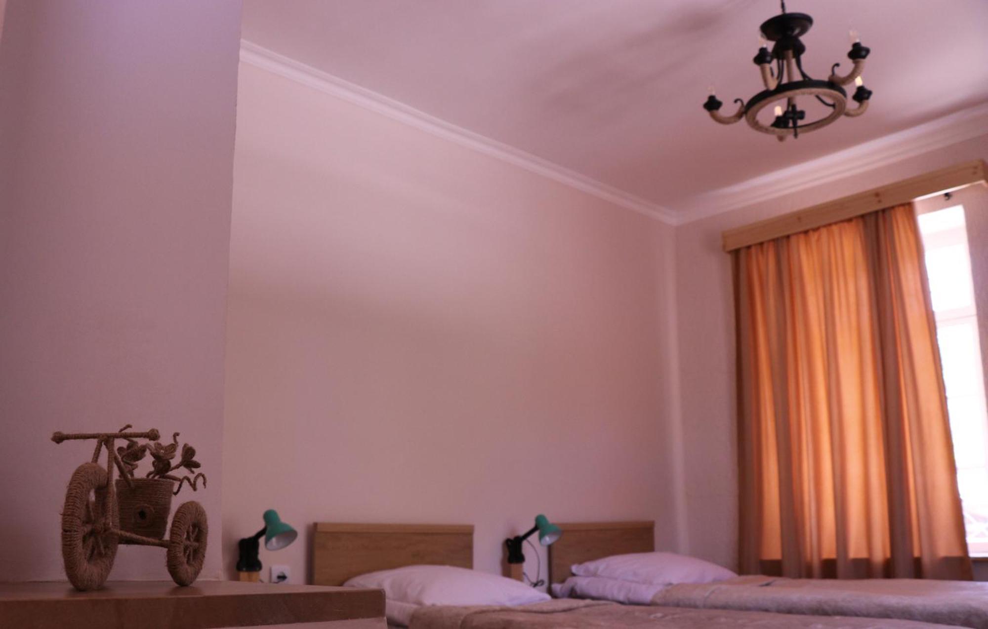 Legend Guest House Yekhegis Extérieur photo