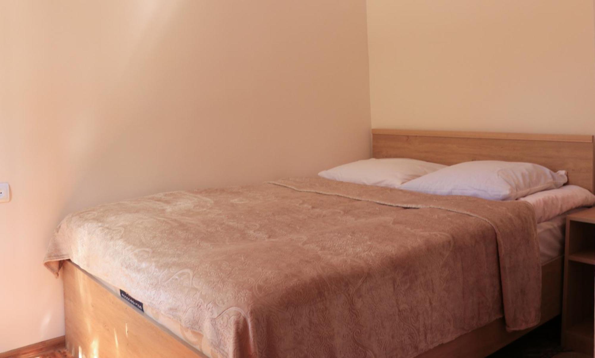 Legend Guest House Yekhegis Extérieur photo