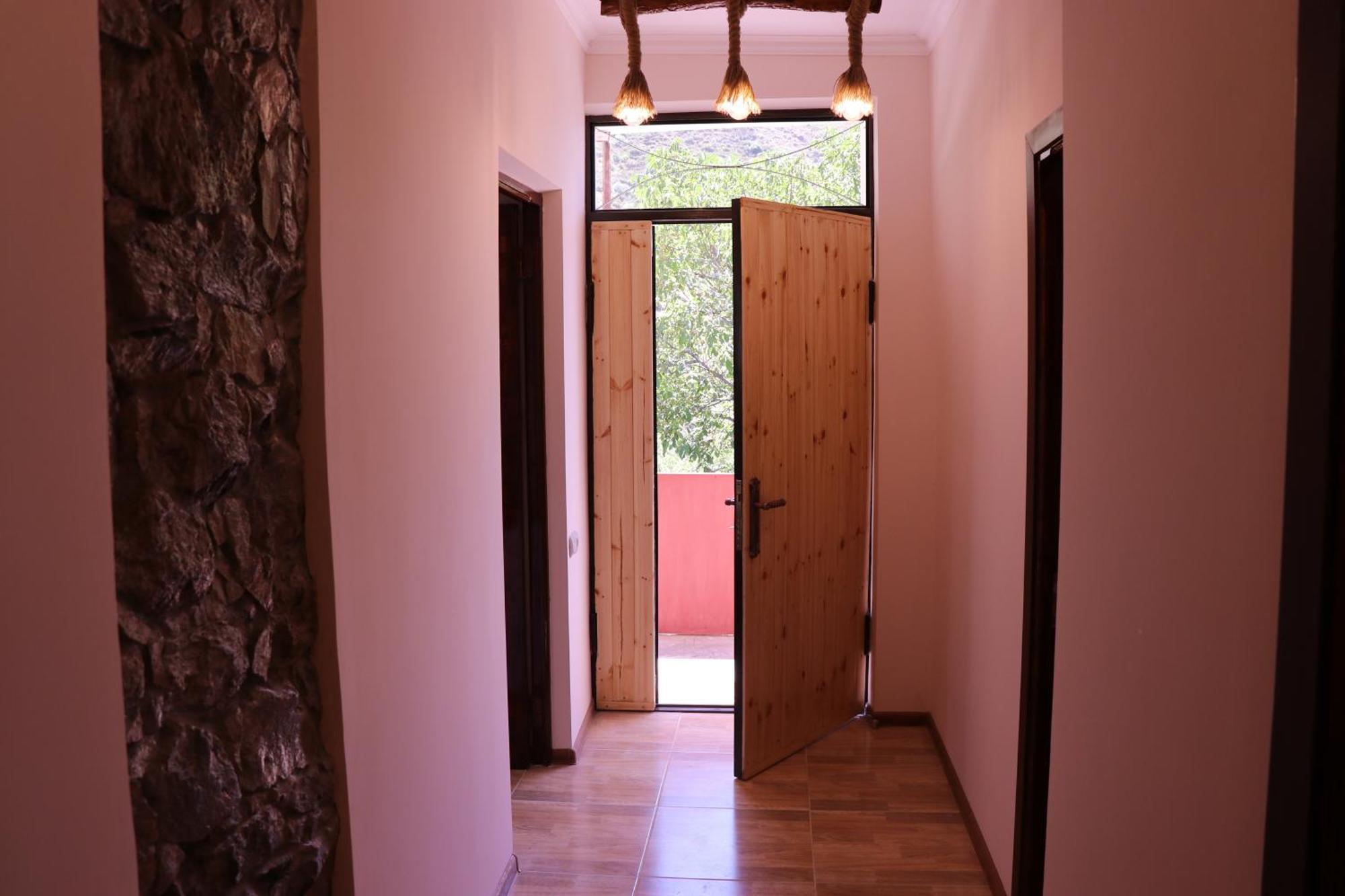 Legend Guest House Yekhegis Extérieur photo